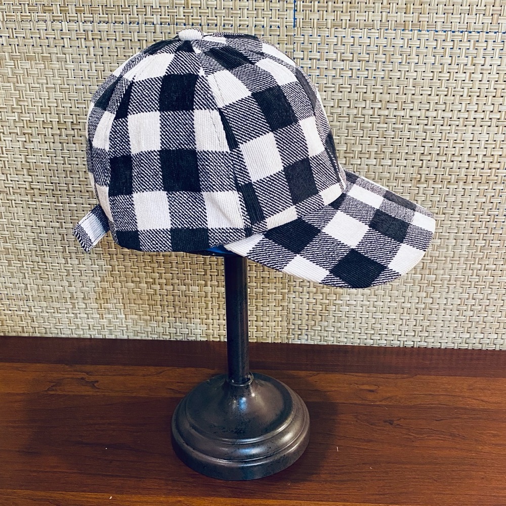 🌟HP🌟NWOT Black & White Buffalo Plaid Ball Cap Adjustable